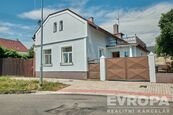 Pronájem modernizovaného rodinného domu v klidné lokalitě v Pardubicích v části Zelené Předměstí uli, cena 18000 CZK / objekt / měsíc, nabízí EVROPA realitní kancelář