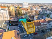 Prodej cihlového činžovního domu s garáží, zahradou a skvělou polohou v Komenského ulici., cena cena v RK, nabízí 