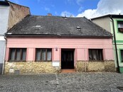 Rodinný dům s prostornou dispozicí na ulici Marxova, dvůr, klid, lze na 2 jednotky rozdělit, cena 3200000 CZK / objekt, nabízí